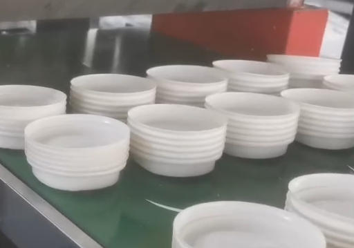 小型全自动杯盖机